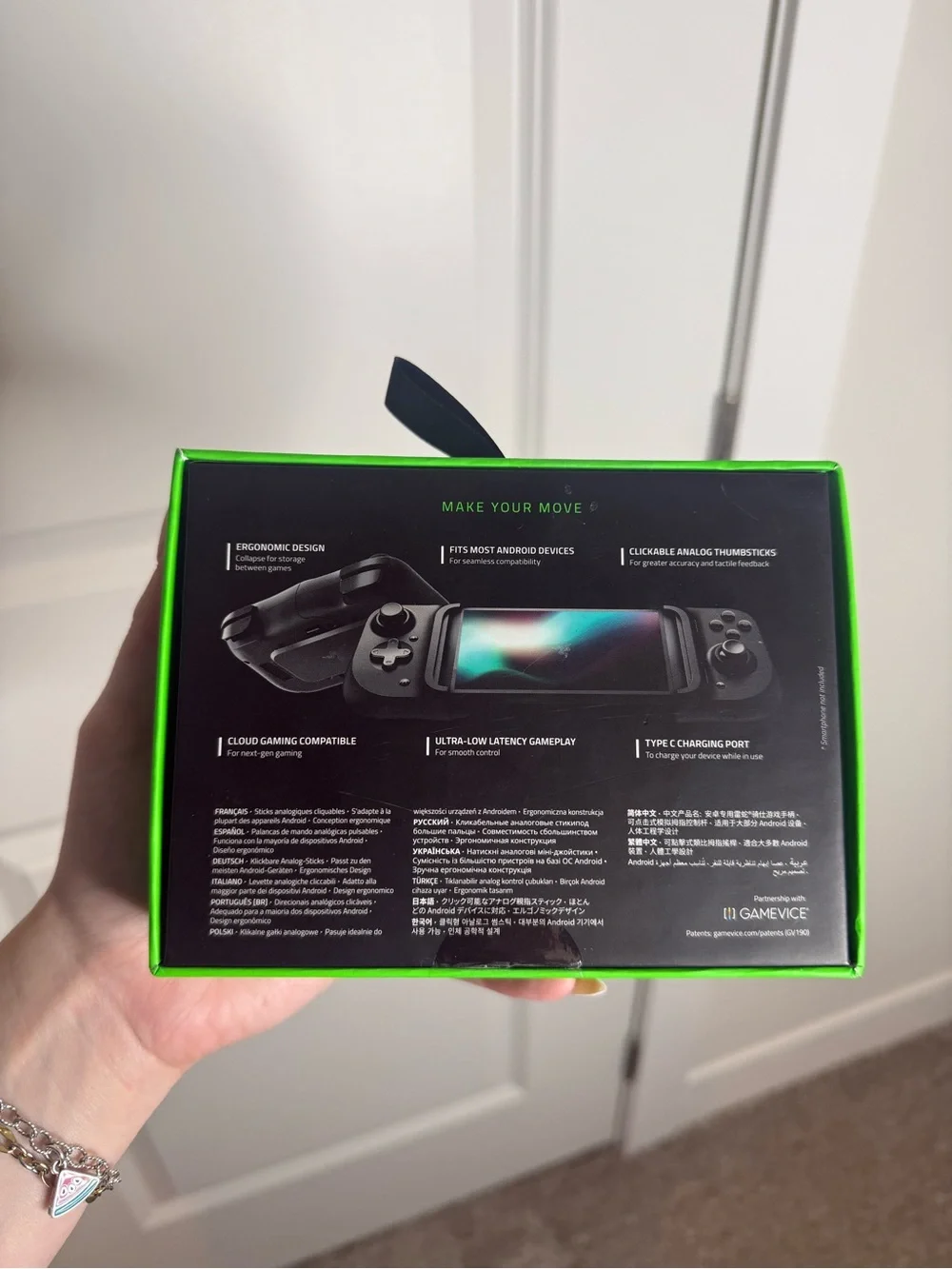 Razer Kishi Mobile Gaming Controller - Black with Green Accents